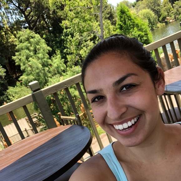 Meet your Posher, Jessica - Picture 5 of 6